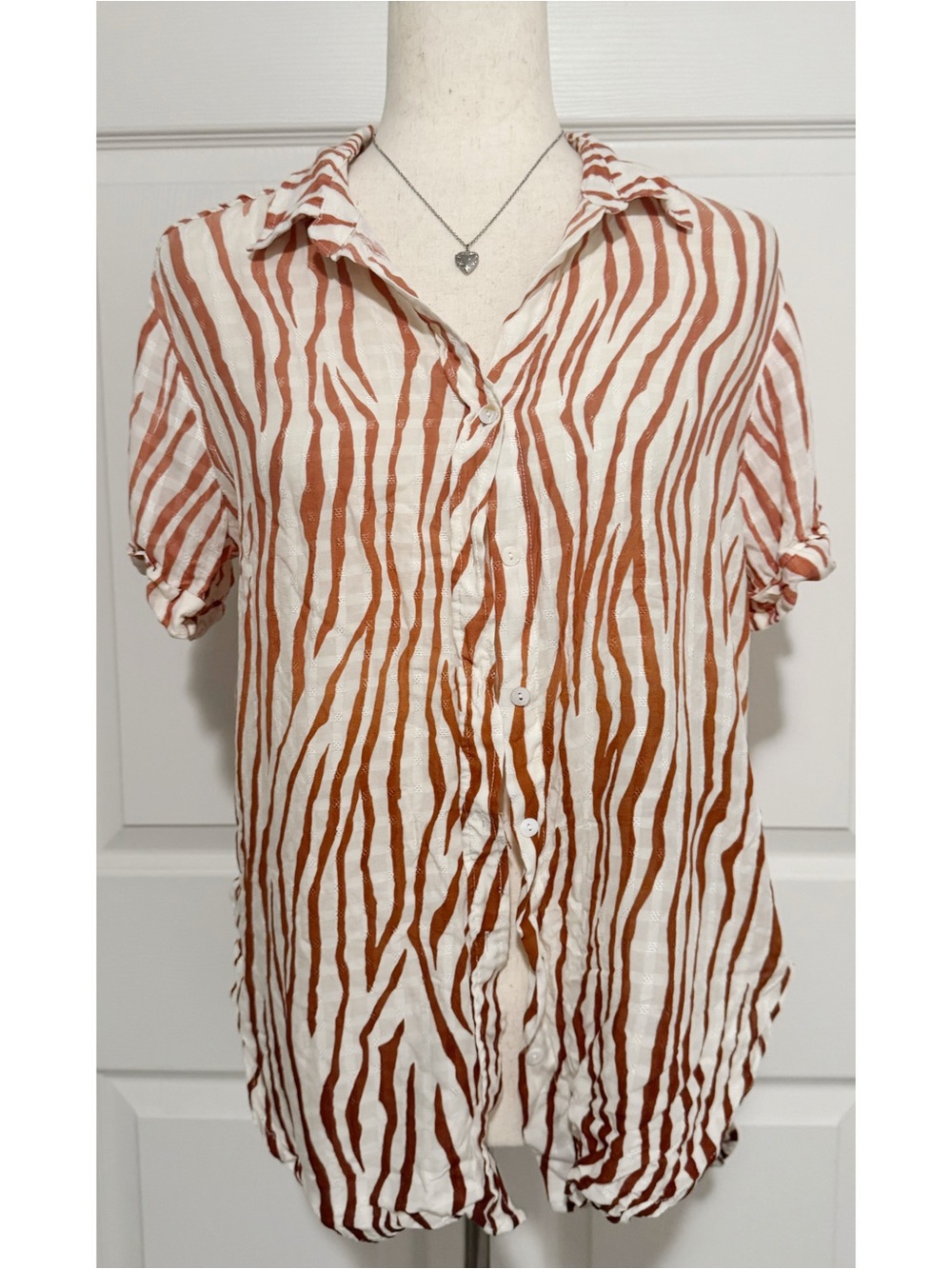 Jane + Delancey Zebra Print Beige Blouse Short Sleeve Top